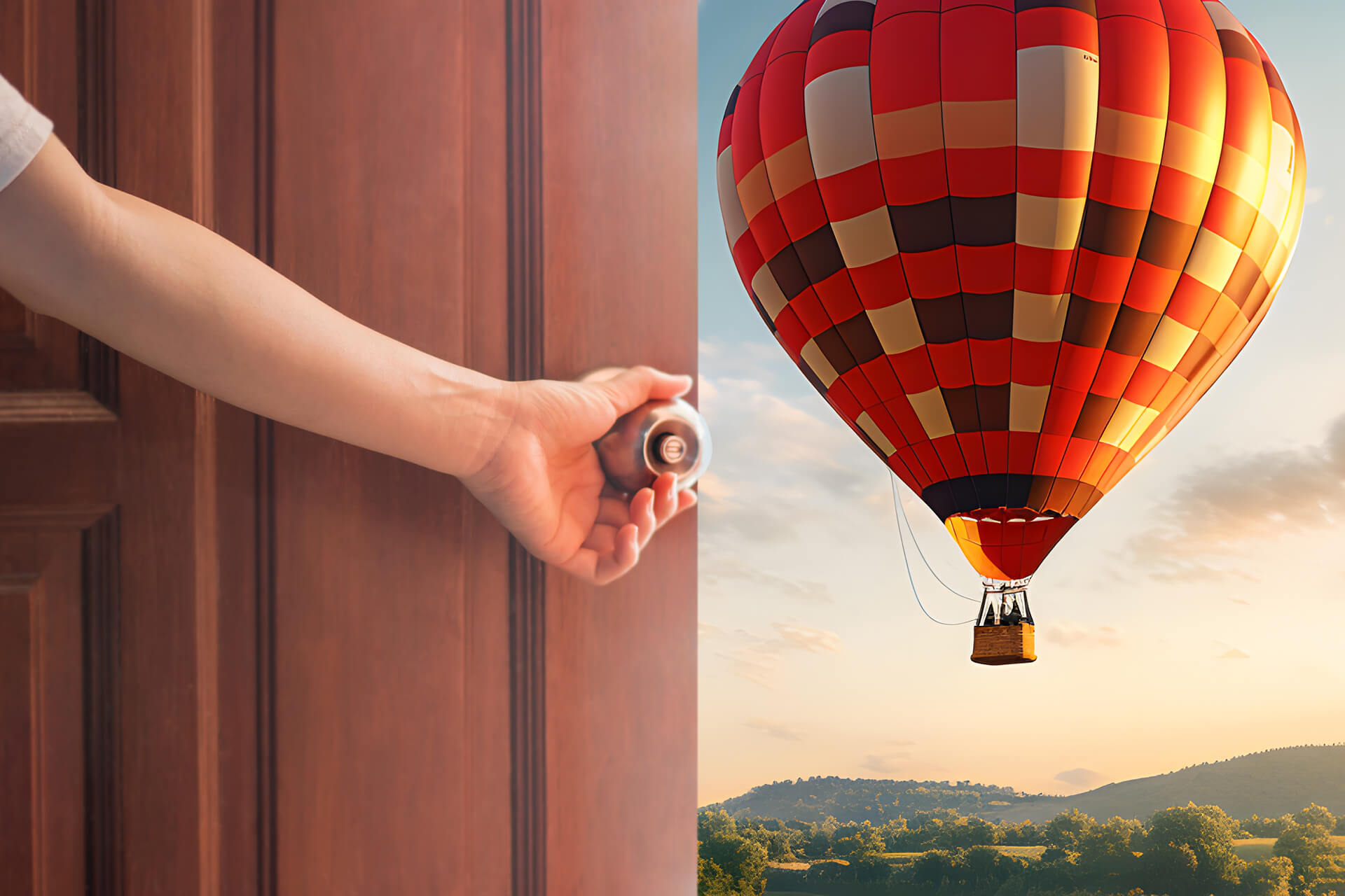 En hand som öppnar en dörr och utanför dörren flyger en luftballong.